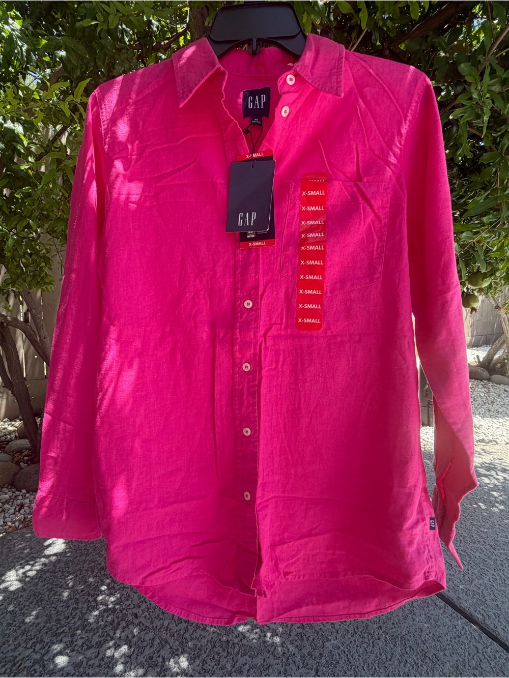 NEW GAP  women’s linen Bright Pink Button-Up Shirt size x.small soft  comfy